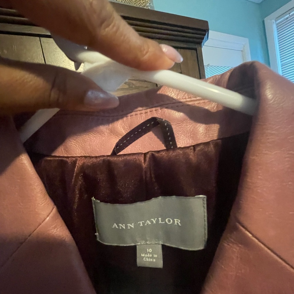 Ann Taylor. Genuine leather. Size 10